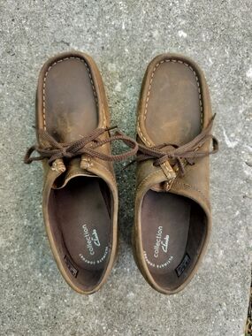 Clarks Brown Leather Chukka Boots - Lace Up Moc Toe